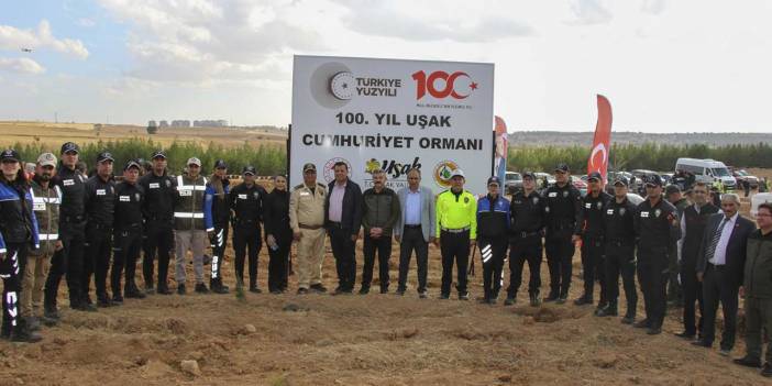 Uşak'ta Cumhuriyet'in 100. yılı dolayısıyla 1923 fidan dikildi