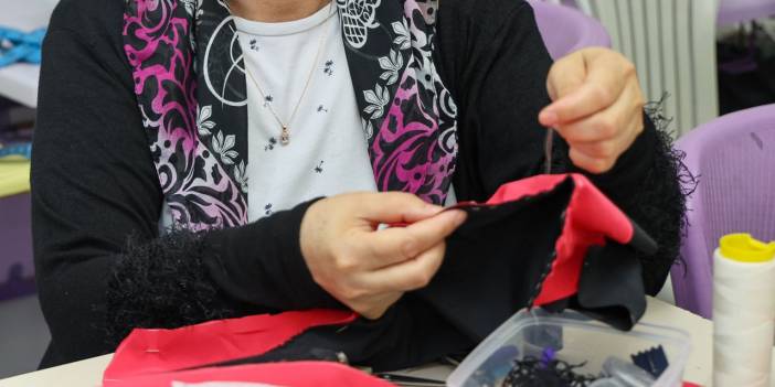 Uşak’ta 7 kurs merkezinde 40’tan fazla eğitim! Sanat ve meslek edindirme kurslarına yoğun ilgi…