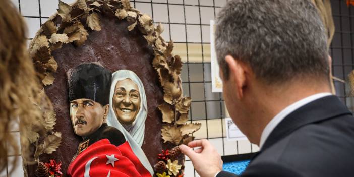 Uşak Atatürk Kültür Merkezi'nde Atatürk'ü anma programı düzenlendi