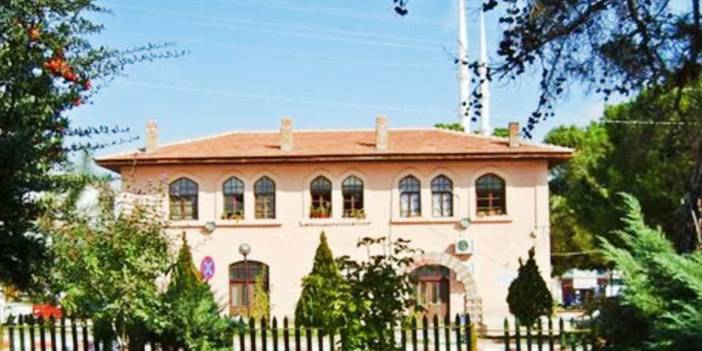 Eşme Kaymakamlığı ve Eşme Belediyesine nasıl gidilir? Adresleri ve iletişim bilgileri