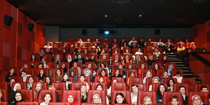 Uşaklı kadınlar UKAMER’in özel etkinliğinde buluştu! Sinema keyfi yaptı