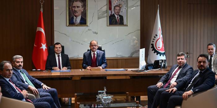 Bakan Özhaseki, Uşak'ta kentsel dönüşüm ofisi açılış ve imza törenine katıldı