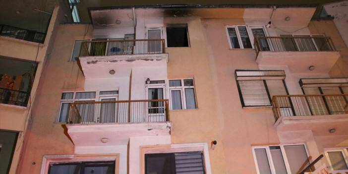 Uşak'ta 3 katlı apartmanda çıkan yangın söndürüldü