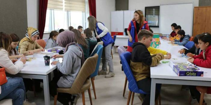 Uşak Gençlik Merkezi, kurslar dönemini açtı! Gençler ve yetişkinlere ayrı kurslar