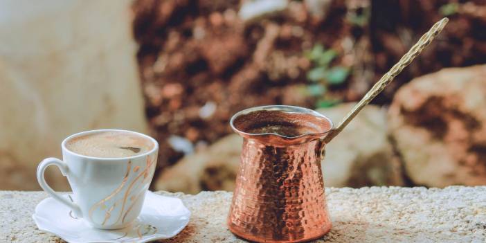 Köpüklü Türk kahvesi yapmak aslında bu kadar kolay! Bol köpüklü kahvesinin sırları…