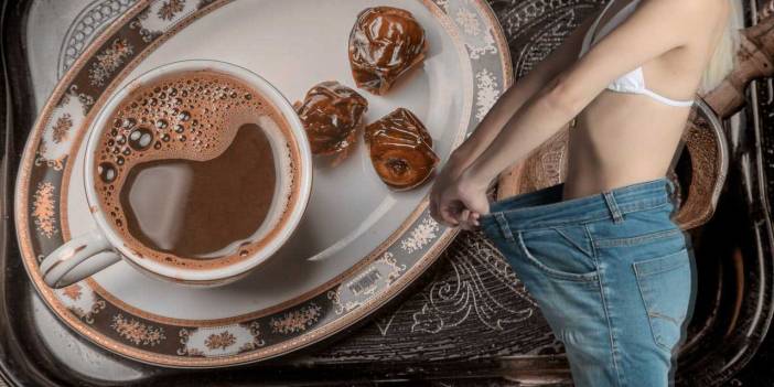 Türk kahvesiyle zayıflamanın sırrı çok basitmiş! İçine 1 kaşık atmanız yetiyor…