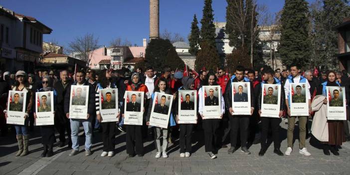 Uşak'ta "Şehitleri Anma ve Teröre Lanet" yürüyüşü düzenlendi