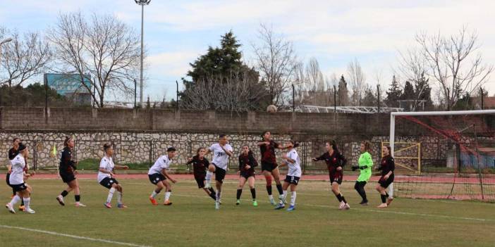 Uşak 64 Belediye Gençlikspor güçlü rakibinden 1 puan aldı