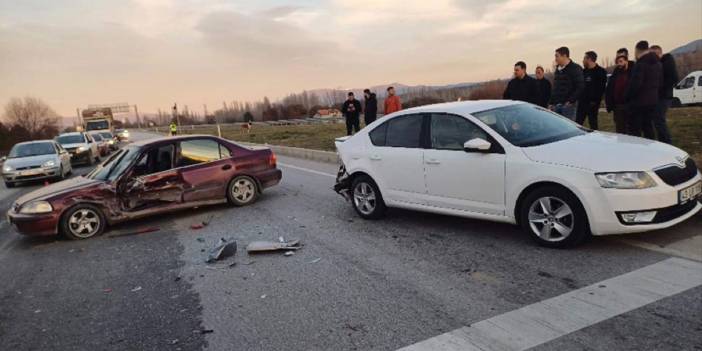 Gediz-Uşak kara yolunda kaza, 1 kişi yaralandı