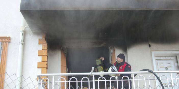 Uşak'ta yangın faciası! 1 kişi hastaneye kaldırıldı