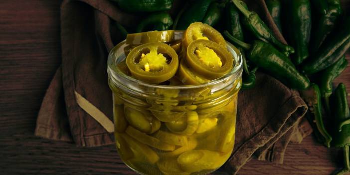 Jalapeno biber turşusu için özel tarif: Bu baharatı eklerseniz biberleriniz cips gibi olacak