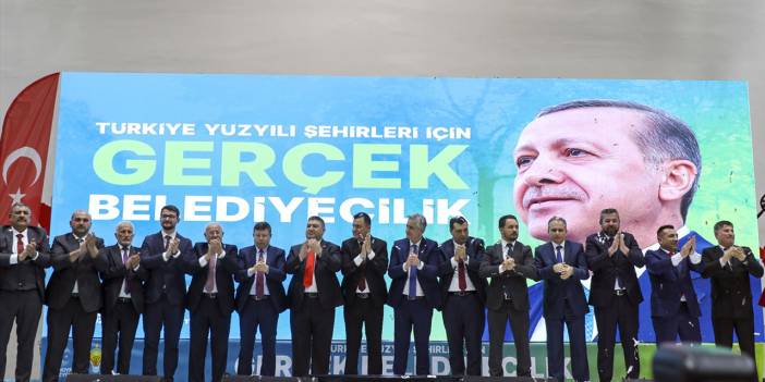 AK Parti'nin Uşak'taki belediye başkan adayları tanıtıldı