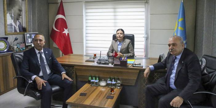 İYİ Partili Kuleyin, partisinin Uşak il başkanlığını ziyaret etti