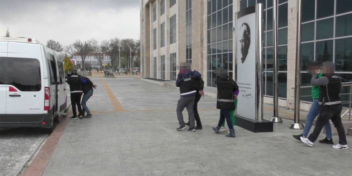Uşak'ta bir otomobilde uyuşturucu ele geçirildi, 4 kişi tutuklandı