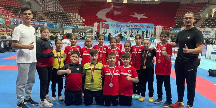 Uşaklı minik karatecilerden Gaziantep’te tarihi başarı geldi