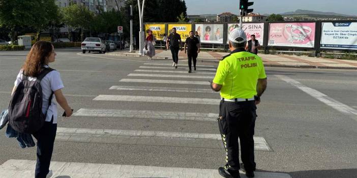 Uşak’ta trafik polislerinden yaya denetimi