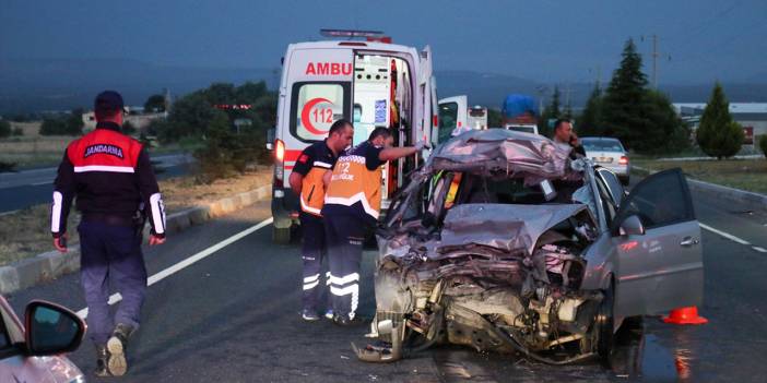 Uşak'ta kamyona arkadan çarpan otomobilin sürücüsü İsmail Moral öldü