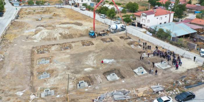 Çok amaçlı spor salonu için temel atıldı