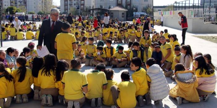 Uşak'ta okullarda deprem ve tahliye tatbikatı gerçekleştirildi