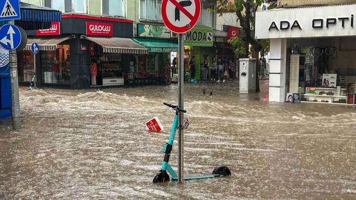 Uşak'ta sağanak yağışta 27 kişi mahsur kaldı
