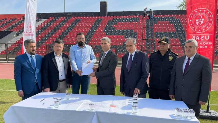 Uşak 1 Eylül Stadyumu bakım ihalesi siyasi arenada yeni bir tartışma doğurdu