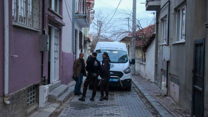 Uşak'ta 20 yaşındaki kadın kocasını bıçaklayarak ağır yaralandı