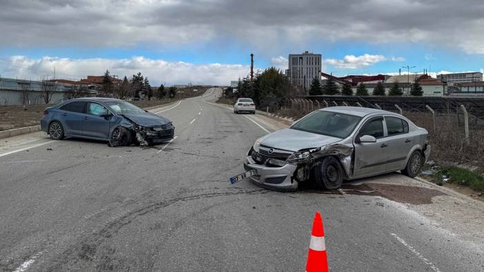 Uşak Cezaevi Kavşağı'nda trafik kazası, yaralılar var