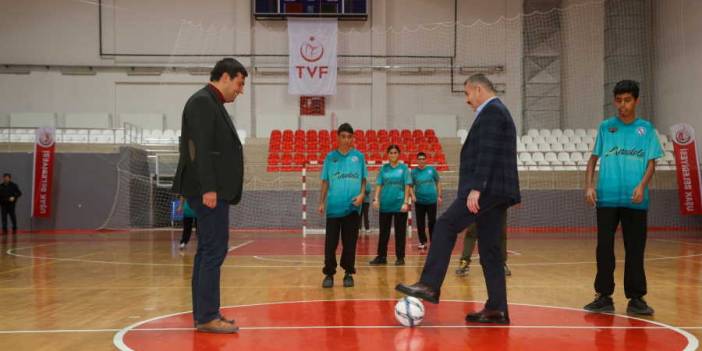 Uşak'ta "Özel Gençler Futsal Turnuvası" başladı