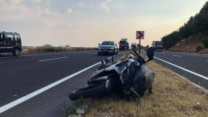 Uşak'ta refüje çarpan motosikletin 22 yaşındaki sürücüsü öldü