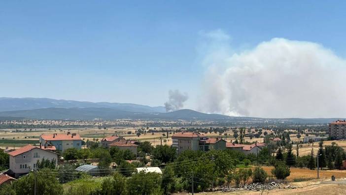 Uşak'taki yangında 6 ev tahliye edildi