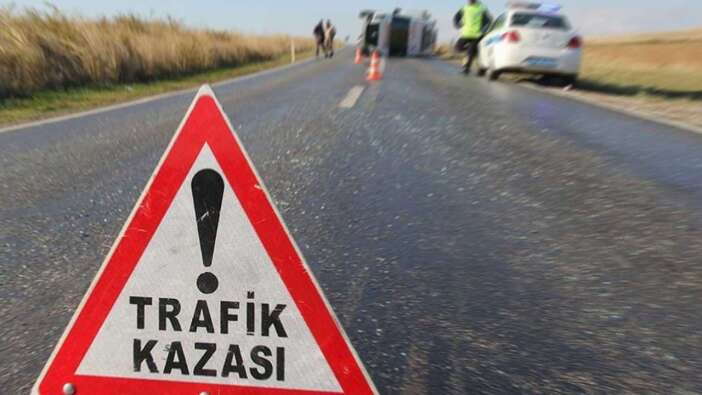 Çivril'de İki Otomobil Çarpıştı, Beş Kişi Yaralandı