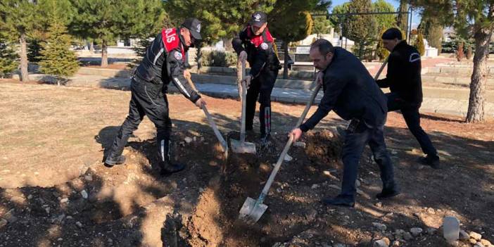 Sır çantasında cesedi bulunan bebek toprağa verildi
