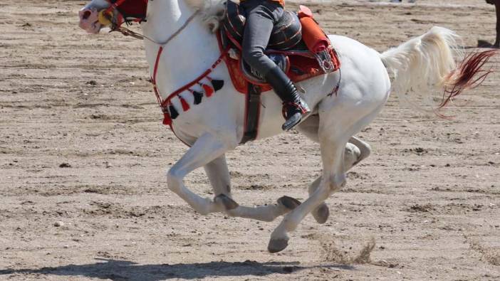 Uşak'ta atlı cirit turnuvasında bir sporcu ağır yaralandı
