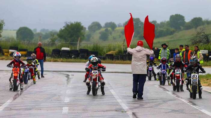 Türkiye Süpermoto ve Motomini Şampiyonası'nın İkinci Ayağı Uşak'ta başladı