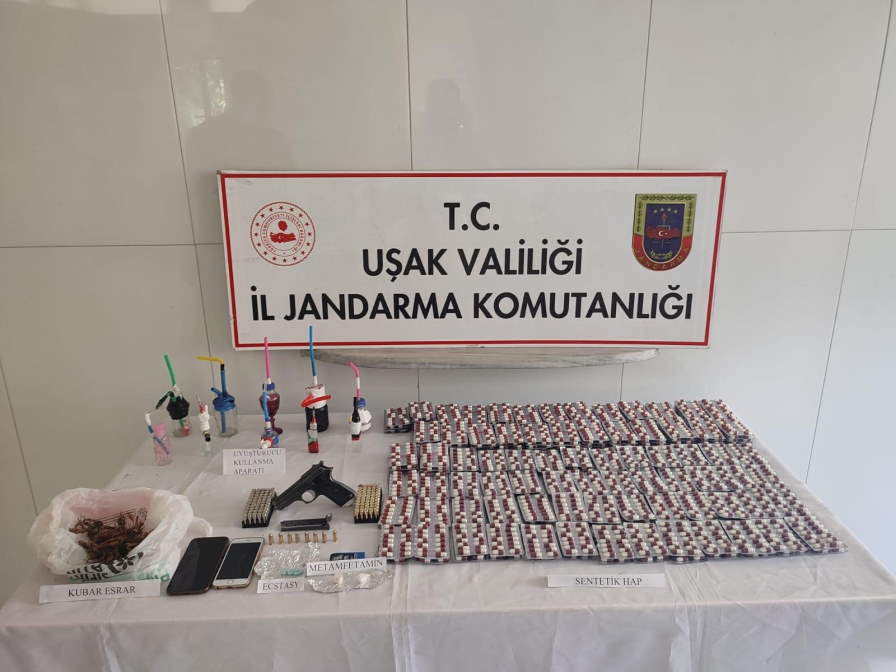 usakta-jandarmadan-uyusturucu-operasyonu-2-tutuklama-1.jpg