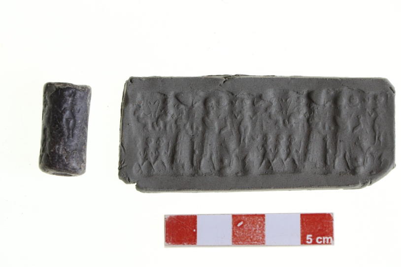 usakta-39-asirlik-silindir-muhur-bulundu-2.jpg