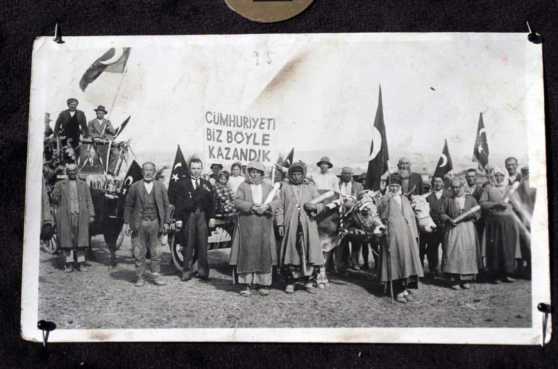 aa-20221028-29279891-29279888-cumhuriyeti-biz-boyle-kazandik-adli-fotografin-cekildigi-makine-muzede-sergilenecek.jpg