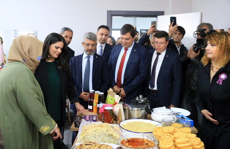 aa-20221107-29374712-29374706-ak-partili-sarieroglu-usakta-mikrofinans-subesi-acilisina-katildi.jpg