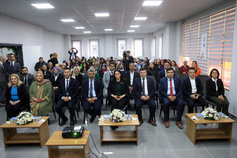 aa-20221107-29374712-29374708-ak-partili-sarieroglu-usakta-mikrofinans-subesi-acilisina-katildi.jpg