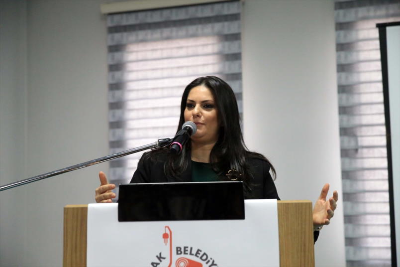 aa-20221107-29374712-29374709-ak-partili-sarieroglu-usakta-mikrofinans-subesi-acilisina-katildi.jpg
