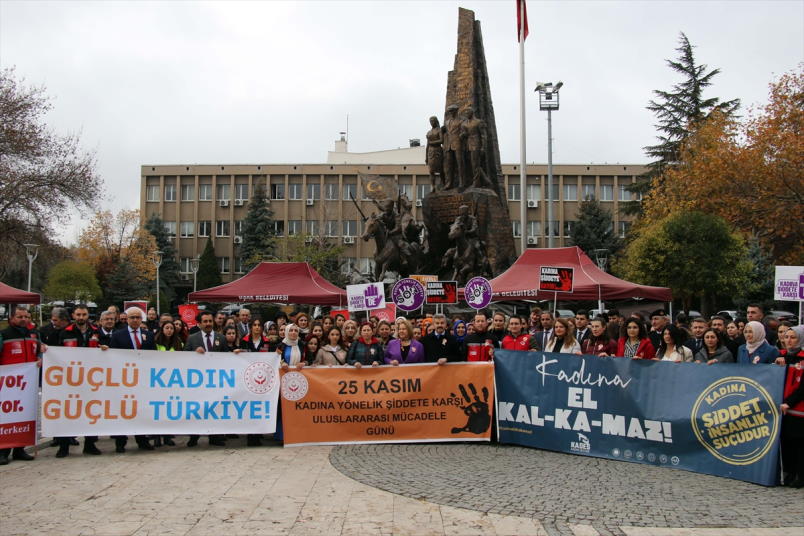 aa-20221125-29542973-29542967-usakta-kadina-yonelik-siddete-karsi-yuruyus-duzenlendi.jpg