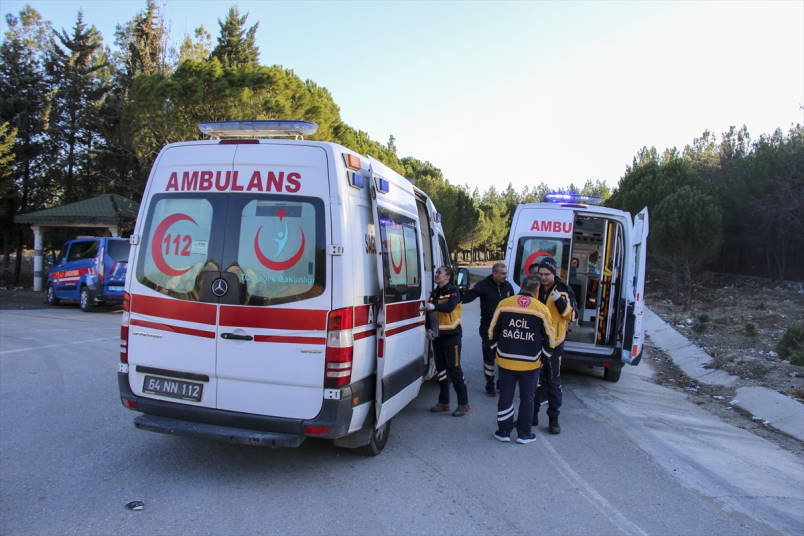 aa-20230124-30078227-30078225-usakta-kamyona-carpan-isci-servisindeki-5-kisi-yaralandi.jpg