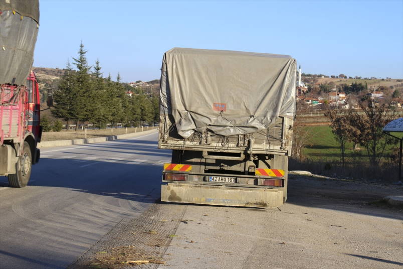 aa-20230124-30078227-30078226-usakta-kamyona-carpan-isci-servisindeki-5-kisi-yaralandi.jpg