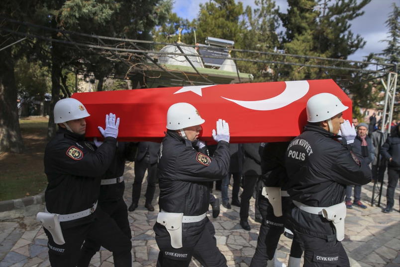 aa-20230209-30234032-30234030-depremde-olen-emniyet-mudur-yardimcisi-ve-oglunun-cenazeleri-usakta-topraga-verildi.jpg