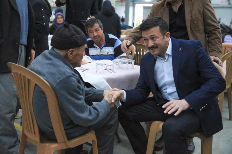 aa-20230416-30871922-30871919-ak-parti-genel-baskan-yardimcisi-dag-usakta-iftar-programina-katildi.jpg