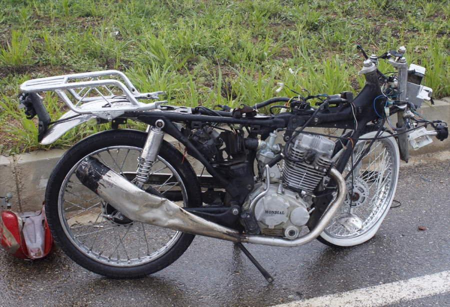 aa-20230423-30940793-30940790-usakta-otomobille-carpisan-motosikletin-surucusu-oldu.jpg