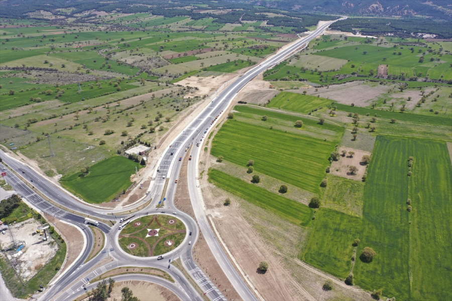 aa-20230502-31024356-31024348-usakta-guney-cevre-yolunun-yapimi-tamamlanan-bolumu-trafige-acildi.jpg