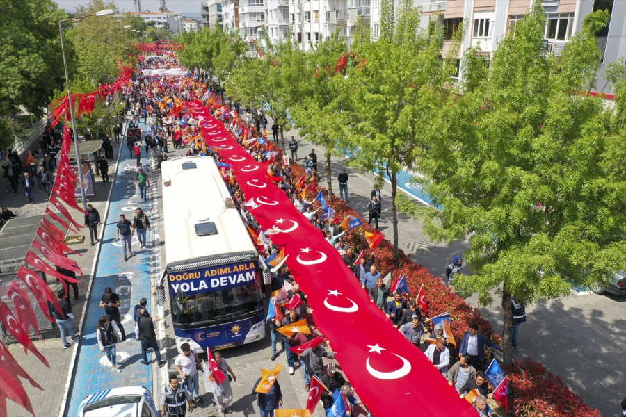 aa-20230513-31128802-31128798-ak-parti-usak-il-baskanliginca-yuruyus-duzenlendi.jpg