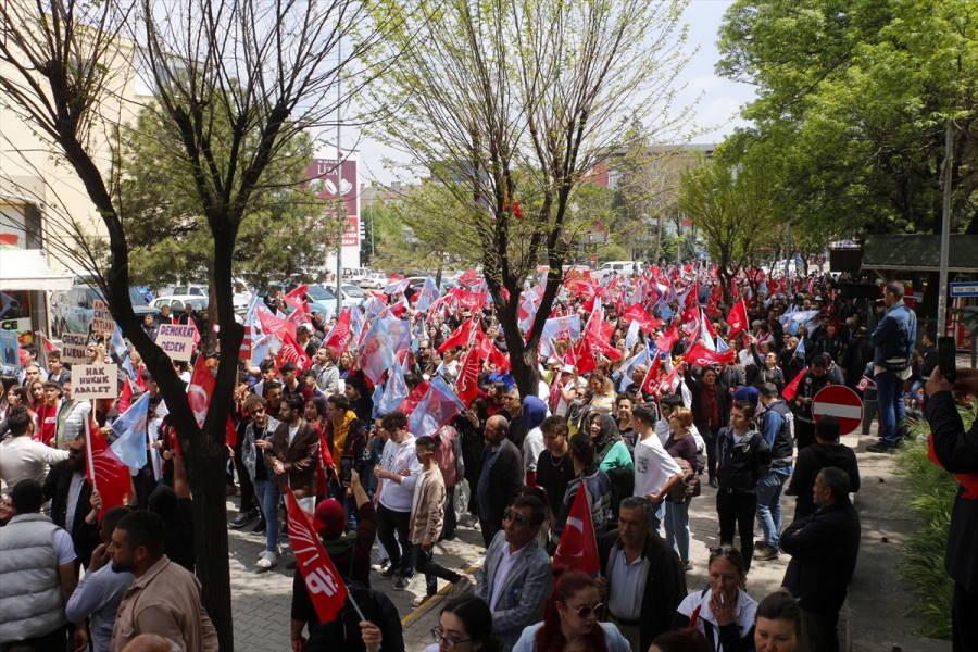aa-20230513-31128870-31128868-usakta-chp-usak-il-baskanliginca-yuruyus-duzenlendi.jpg
