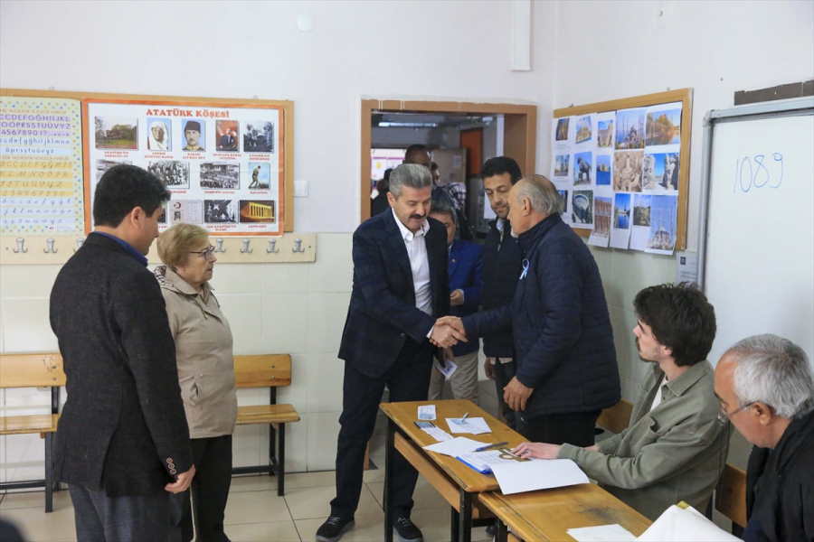 usak-valisi-turan-ergun-oyunu-kullandi-1.jpg